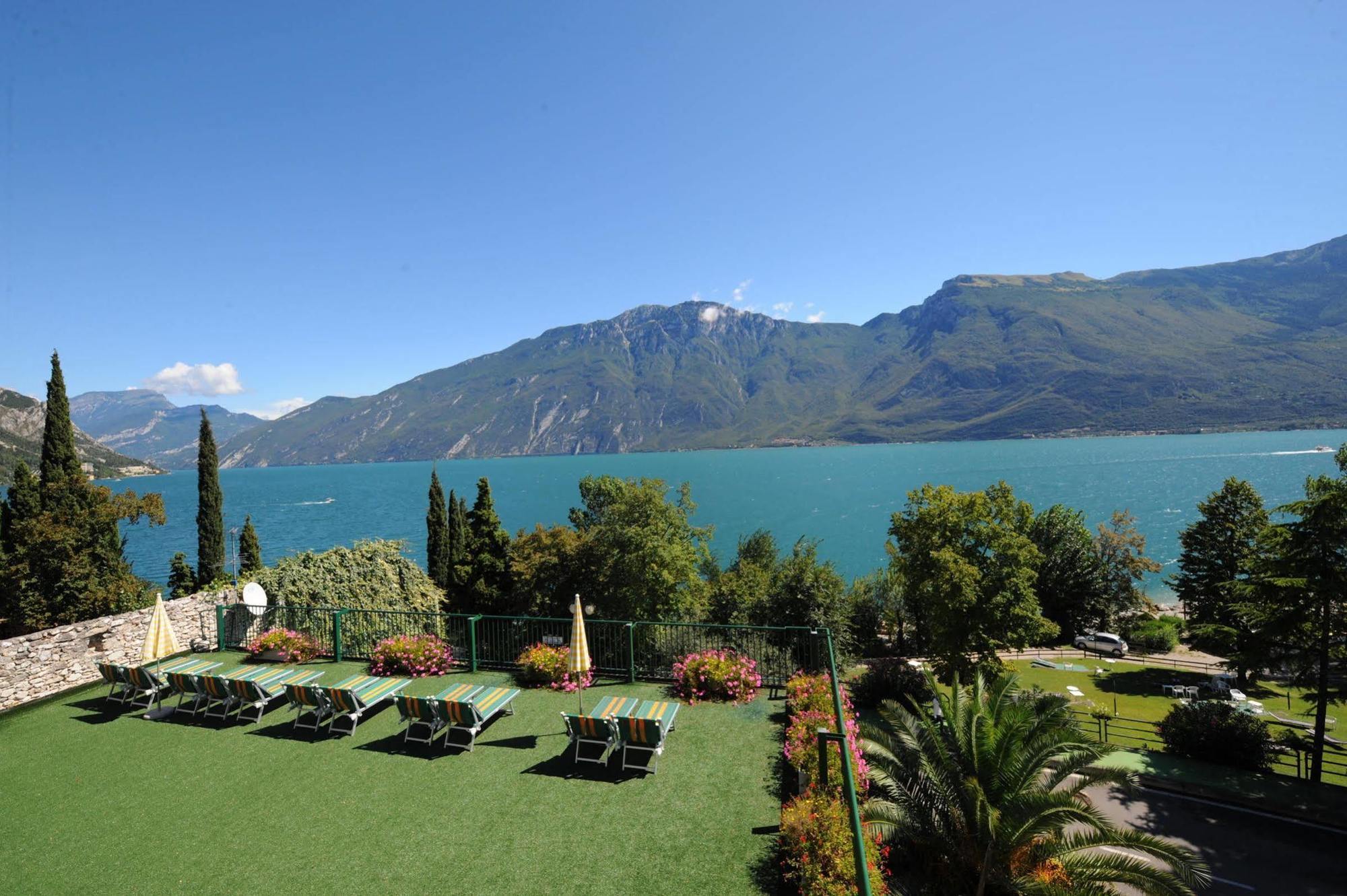 Hotel Alexander Limone sul Garda Bagian luar foto